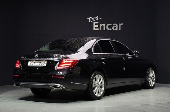 Mercedes-Benz E-Class E300 4MATIC Exclusive — пробег 88 814 км — фото 2 из 5