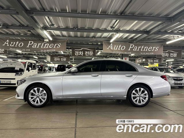 Mercedes-Benz E-Class E300 Exclusive — пробег 12 500 км — фото 3 из 5