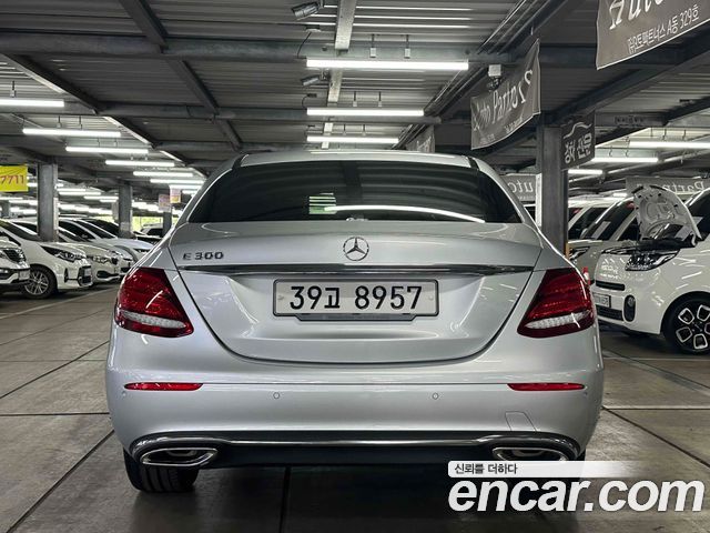 Mercedes-Benz E-Class E300 Exclusive — пробег 12 500 км — фото 4 из 5