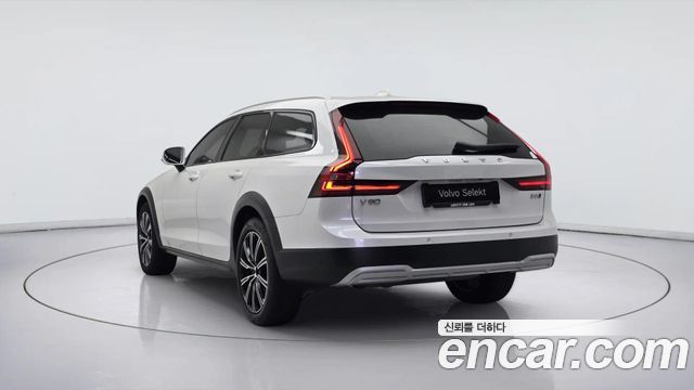 Volvo V90 B5 Ultra AWD — пробег 10 315 км — фото 4 из 5