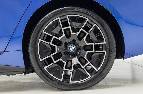 BMW i4 eDrive40 M Sports Pro — пробег 6 300 км — фото 5 из 5