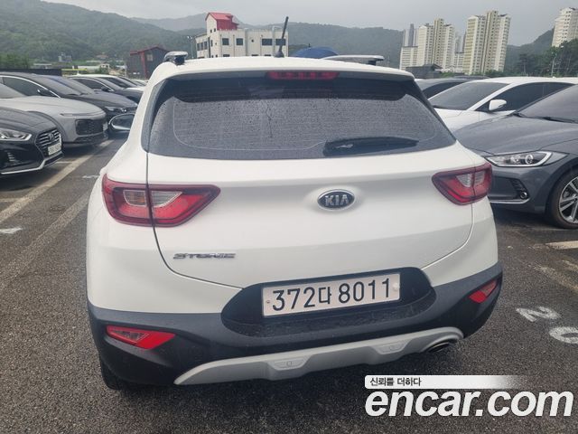 Kia Stonic Diesel 1.6 Deluxe — пробег 103 195 км — фото 2 из 5