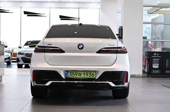 BMW 7-Series 740i xDrive M Sport — пробег 11 494 км — фото 3 из 5