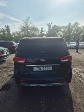 Kia Carnival 9-seater Luxury — пробег 292 414 км — фото 3 из 5