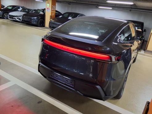 Tesla Model Y RWD — пробег 3 км — фото 3 из 5
