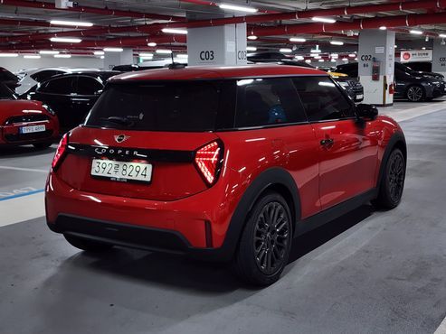 Mini Cooper Essential — пробег 6 878 км — фото 2 из 5