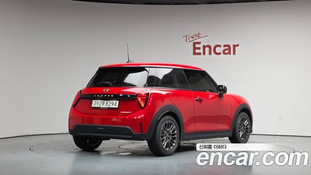 Mini Cooper Essential — пробег 6 881 км — фото 2 из 5