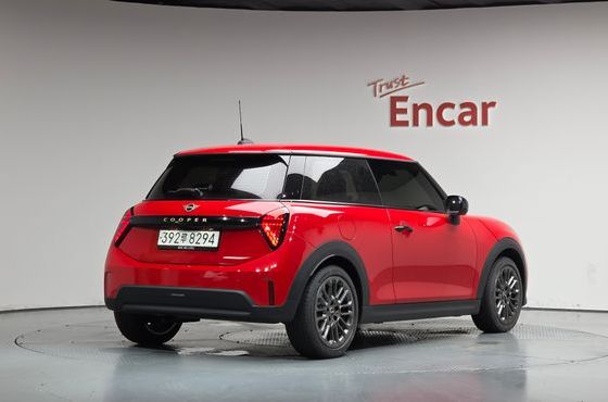 Mini Cooper Essential — пробег 6 881 км — фото 2 из 5