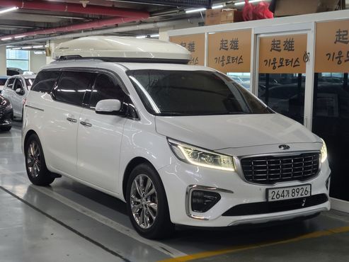 Kia Carnival 9-Seater Prstige — пробег 98 000 км — фото 3 из 5