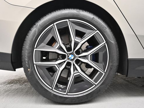 BMW 5-Series 520i M Sport — пробег 5 743 км — фото 5 из 5