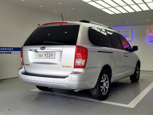 Kia Carnival New Carnival Limousine President — пробег 249 000 км — фото 5 из 5