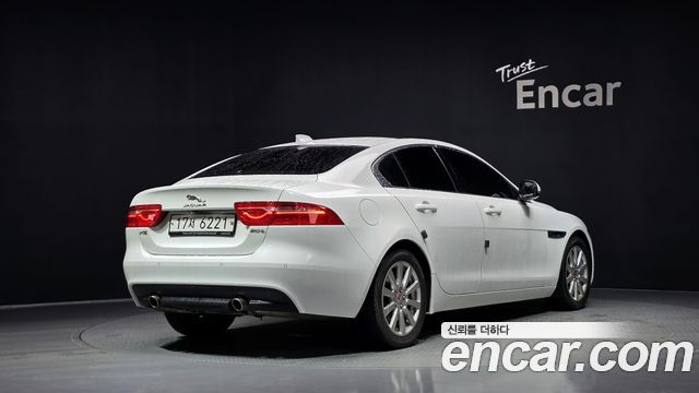 Jaguar XE 20t Prestige — пробег 48 537 км — фото 2 из 5