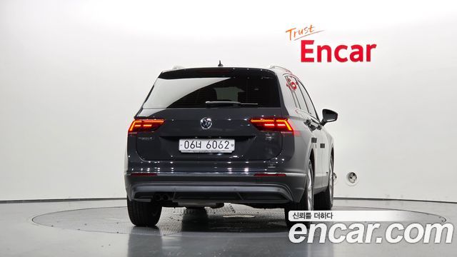 Volkswagen Tiguan 2.0 TDI Premium — пробег 86 379 км — фото 4 из 5