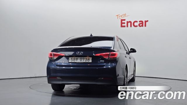 Hyundai Sonata 2.0 Plug-in HEV Permium — пробег 214 650 км — фото 4 из 5
