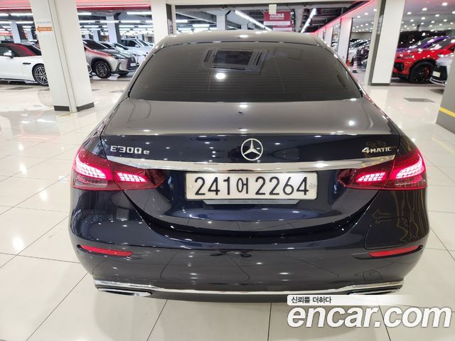 Mercedes-Benz E-Class E300e 4MATIC Exclusive — пробег 48 330 км — фото 4 из 5