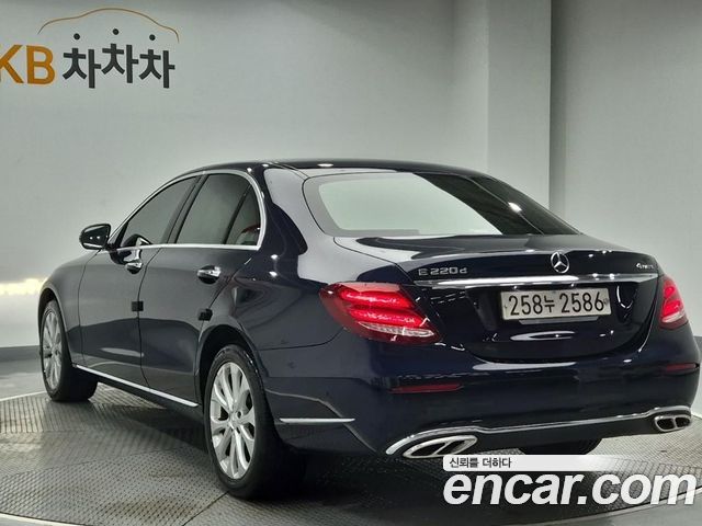 Mercedes-Benz E-Class E220d 4MATIC Exclusive — пробег 69 340 км — фото 2 из 5
