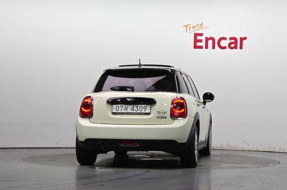 Mini Cooper 5Door HIGH 3rd — пробег 44 010 км — фото 4 из 5