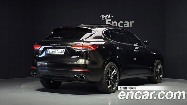 Maserati Levante 3.0 Diesel AWD GranLusso — пробег 105 220 км — фото 2 из 5