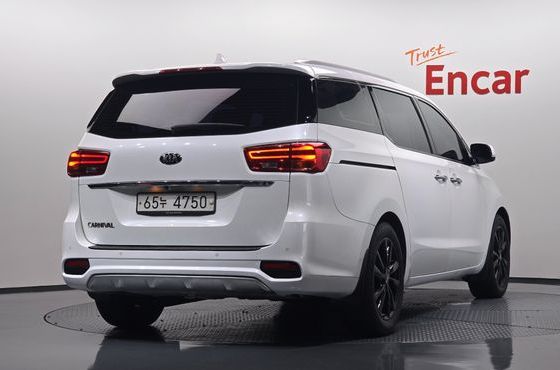 Kia Carnival 9-Seater Prstige — пробег 206 133 км — фото 2 из 5