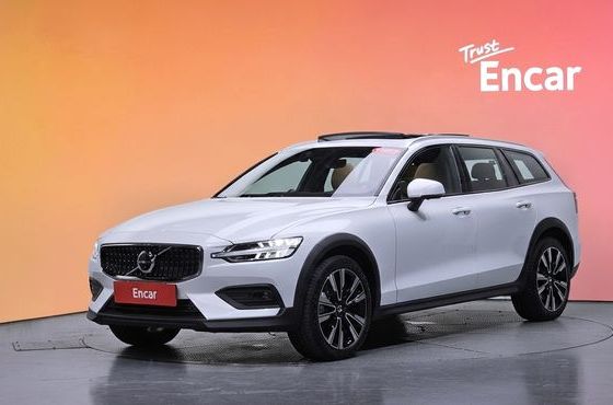 Volvo V60 B5 Ultra AWD — пробег 1 228 км — фото 1 из 5