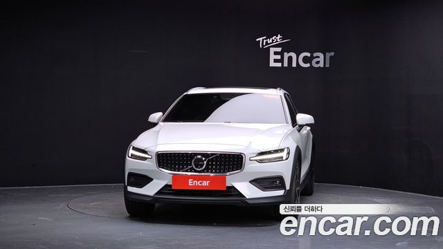 Volvo V60 B5 Ultra AWD — пробег 2 101 км — фото 3 из 5