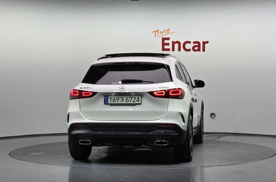 Mercedes-Benz GLA-Class GLA250 4MATIC — пробег 33 480 км — фото 4 из 5