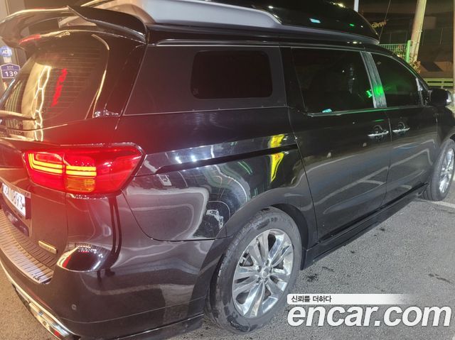 Kia Carnival 7-seater Hi-limousine VIP — пробег 307 447 км — фото 4 из 5