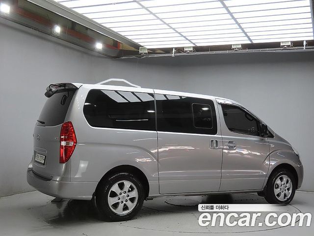 Hyundai Starex 4WD 12-Seater Wagon CVX Luxury — пробег 121 727 км — фото 4 из 5