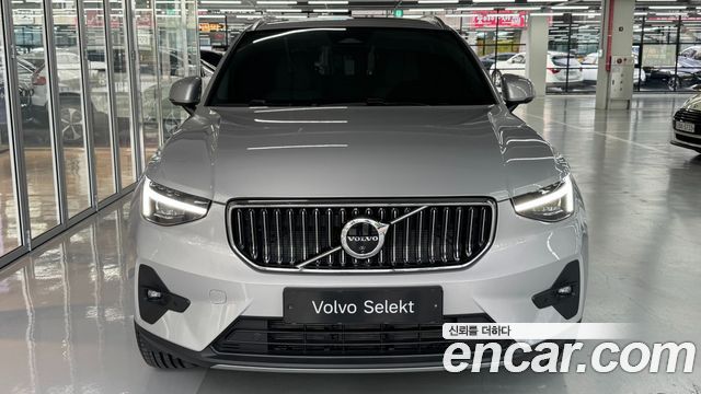 Volvo XC40 B4 Ultra Bright — пробег 3 146 км — фото 3 из 5