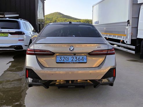 BMW i5 eDrive 40 M Sport Pro — пробег 9 000 км — фото 4 из 5
