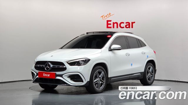 Mercedes-Benz GLA-Class GLA250 4MATIC — пробег 28 718 км — фото 1 из 5