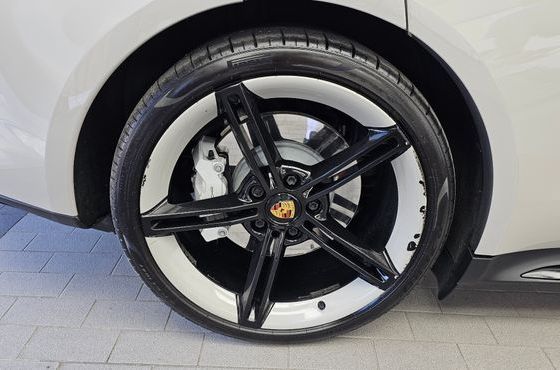 Porsche Taycan GTS — пробег 51 733 км — фото 5 из 5