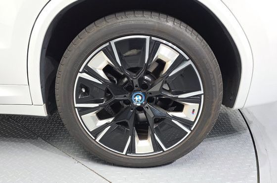 BMW iX3 M Sports — пробег 19 837 км — фото 5 из 5