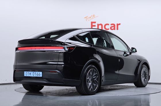 Tesla Model Y L Long Range AWD — пробег 70 км — фото 2 из 5