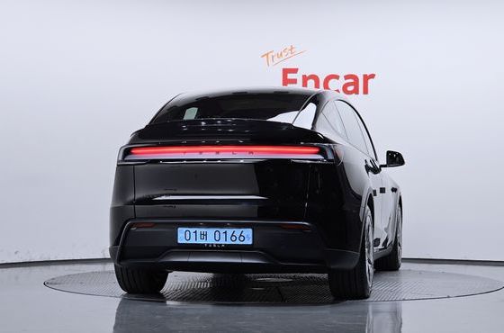 Tesla Model Y L Long Range AWD — пробег 70 км — фото 4 из 5