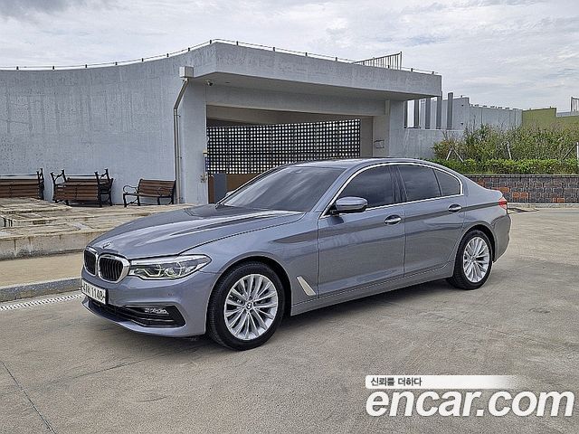 BMW 5-Series 520d Luxury Plus — пробег 95 600 км — фото 1 из 5