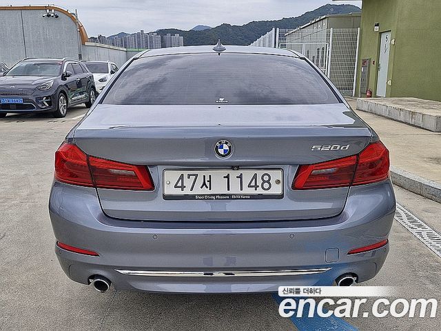 BMW 5-Series 520d Luxury Plus — пробег 95 600 км — фото 4 из 5