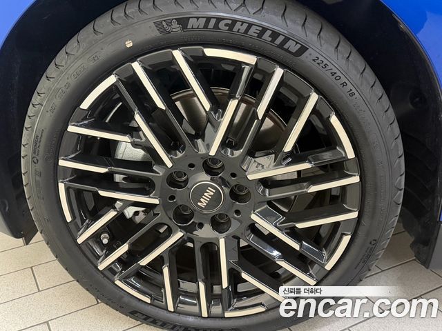 Mini Cooper SE Favoured — пробег 4 151 км — фото 5 из 5