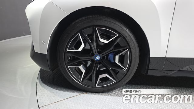 BMW iX из Кореи Encar