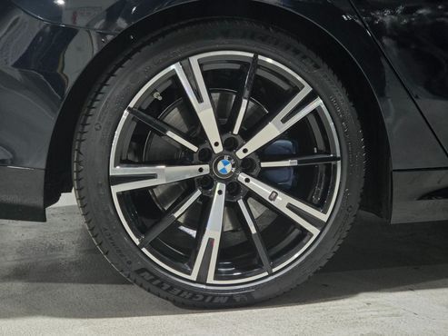 BMW 5-Series 530i xDrive M Sport — пробег 4 026 км — фото 5 из 5