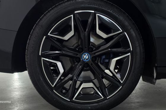 BMW iX xDrive50 Sports Plus — пробег 30 684 км — фото 5 из 5