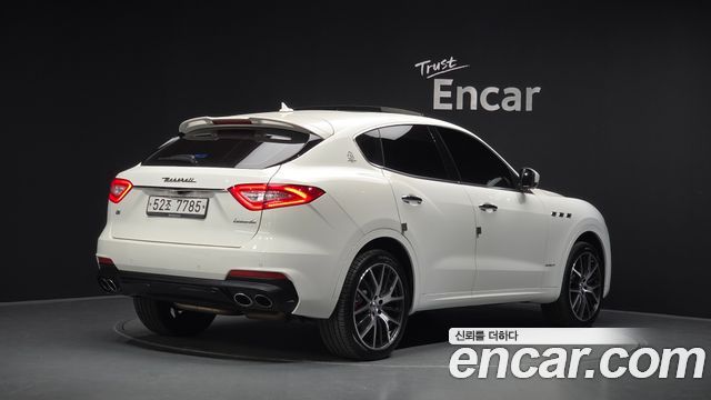 Maserati Levante из Кореи Encar