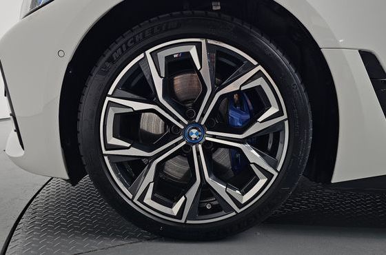 BMW i4 eDrive40 M Sports Pro — пробег 21 028 км — фото 5 из 5
