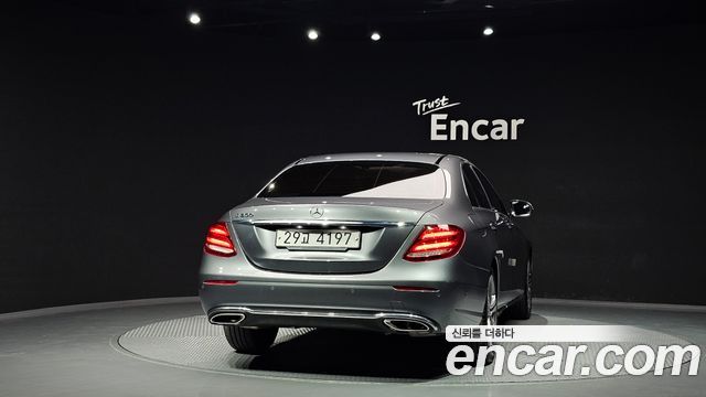 Mercedes-Benz E-Class E300 Avantgarde — пробег 78 833 км — фото 4 из 5