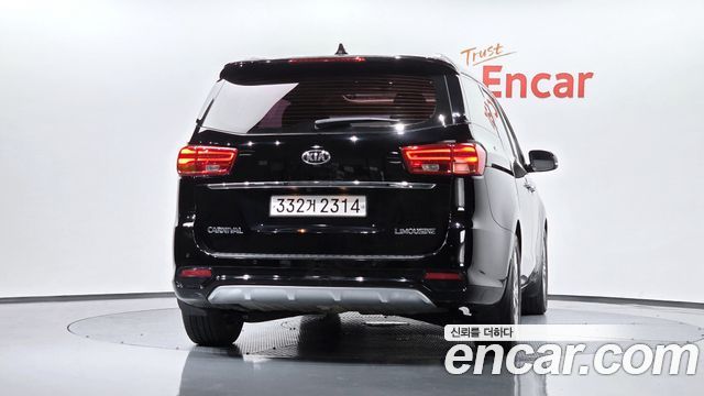 Kia Carnival 7-Seater Limousine VIP — пробег 73 639 км — фото 4 из 5