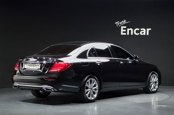 Mercedes-Benz E-Class E220d 4MATIC Exclusive — пробег 97 413 км — фото 2 из 5