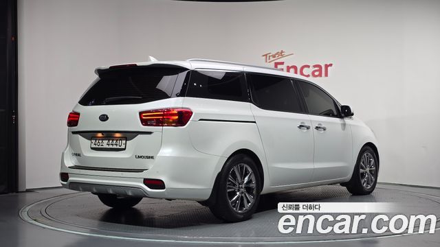 Kia Carnival 7-Seater Limousine VIP — пробег 103 520 км — фото 2 из 5