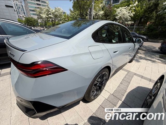BMW i5 xDrive 40 M Sport Pro — пробег 6 300 км — фото 2 из 5