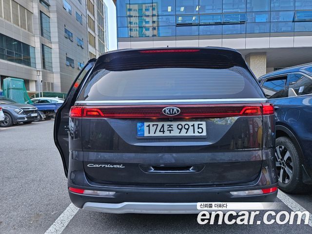 Kia Carnival Diesel 11-Seater Prestige — пробег 62 800 км — фото 4 из 5