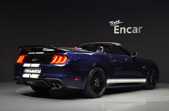 Ford Mustang GT Convertible — пробег 98 943 км — фото 2 из 5